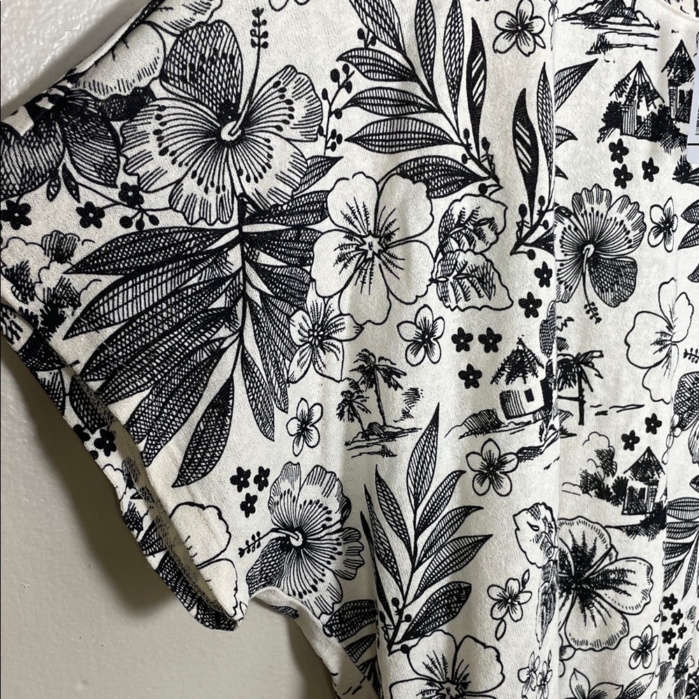 NWT CJ Banks 1X Floral Short Sleeve Top - Picture 2 of 7